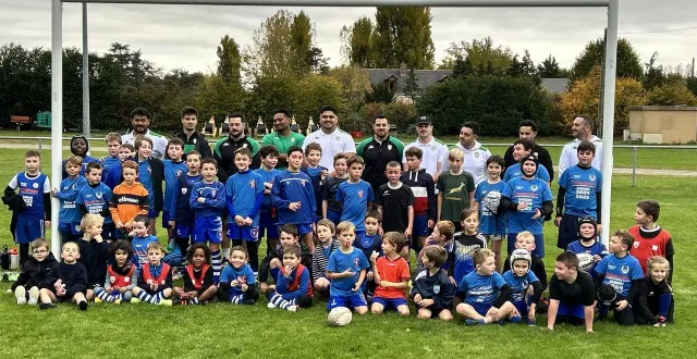 photo  quarante-cinq enfants ont participé à cette rencontre avec des joueurs professionnels du stade nantais.  &copy;  le maine libre 
