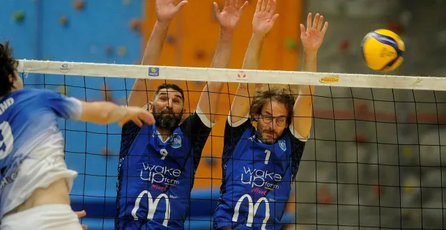 photo  niort, salle barbusse, le 4 mai. le vbpn de romain stoffel et joachim martin, ici au bloc, est attendu au tournant.  &copy;  co - christophe bernard 