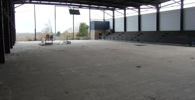 photo  le gymnase jean-monnet de flers, dans l’orne, pendant les travaux après l’incendie de 2016  &copy;  archives ouest-france 