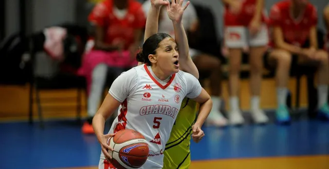 photo  iness gribi et le bc chauray courent toujours après un succès.  &copy;  co - christophe bernard 