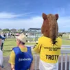 photo  troty, la mascotte du grand national du trot, un circuit qui fait le tour de france des hippodromes de trot, et qui sera de retour en août à saint-malo. 