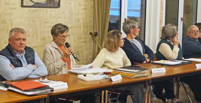 photo  les élus étaient attentifs au moment de la présentation des orientations budgétaires, faites par josette porquet, la maire.  &copy;  ouest-france 