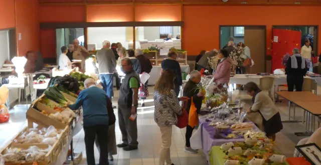 photo  la salle des loisirs accueillait samedi les portes ouvertes du club amitiés loisirs.  &copy;  le maine libre 