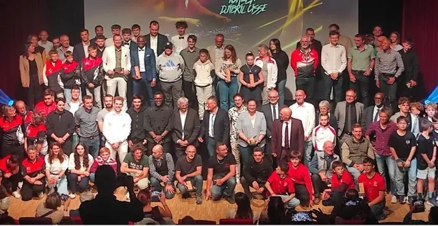 photo  les nominés et les lauréats des trophées des champions longuéens en présence de djibril cissé, des élus et des invités.  &copy;  co 