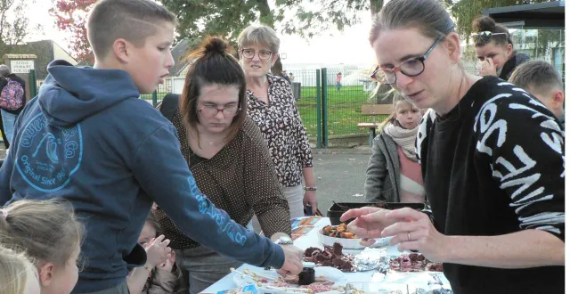 photo  pendant la semaine du goût, cascade a proposé des goûters à la sortie des écoles.  &copy;  ouest-france 