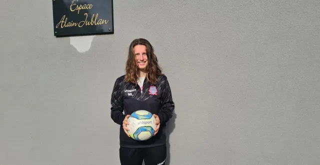 photo  avec l’arrivée de frank dechaume, marion lalanne est devenue la directrice de l’école de football du fc flers.  &copy;  ouest-france 