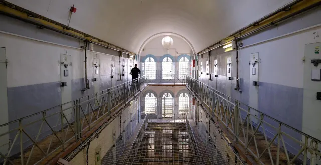 photo  506 détenus se partagent les 216 places disponibles au sein d’un des établissements pénitentiaires les plus anciens de france.  &copy;  archives ouest-france 