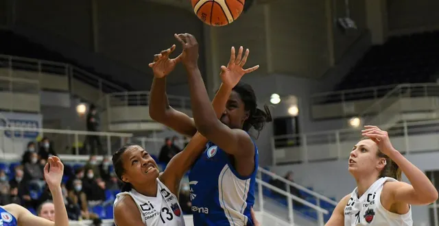 photo  saumur se déplace à lamboisières dans le cadre de la 5e journée de nf1, un véritable derby.  &copy;  jocelyne régent 