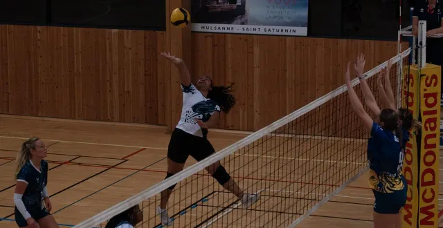 photo  les féminines de coulaines s’étaient lourdement inclinées, trois sets à zéro, contre poitiers lors de la troisième journée de championnat.  &copy;  le maine libre 
