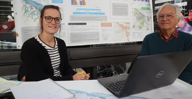 photo  aurore chaussepied, responsable du service urbanisme, habitat et des affaires foncières, et vincent lavenet, adjoint à l’urbanisme : ils ont aussi décrypté, les enjeux du projet d’aménagement et de développement durable (padd).  &copy;  co 