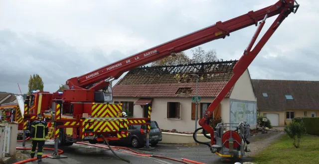 photo  l’habitant de la maison, transporté à l’hôpital dans un état très grave, est décédé.  &copy;  le maine libre 