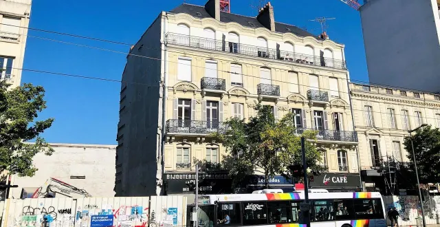 photo  le chantier de réhabilitation de l’ancien cinéma les variétés est en cours. à terme, il ne restera plus rien de ce qui fut un lieu très prisé des angevins et des angevines.  &copy;  archives ouest-france 