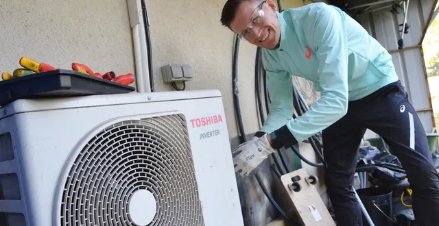 photo  saint-martin-de-la-place, samedi 18 octobre 2025. nicolas jongle entre ses entraînements quotidiens et son métier de technicien maintenance en pompe à chaleur.  &copy;  co – carl guillet 