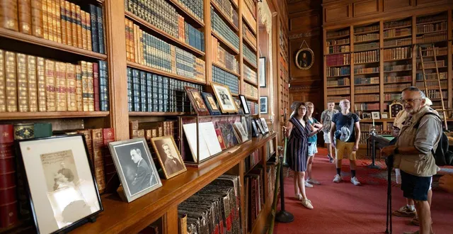 photo  saint-georges-sur-loire. le château de serrant se met lui aussi à l’heure d’halloween.  &copy;  archives co – régine lemarchand 