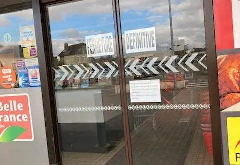 photo  le coccimarket, rue louatron, a définitivement baissé son rideau.  &copy;  ouest-france 