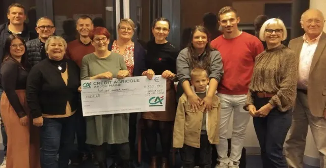 photo  le bureau des commerçants et artisans a remis au docteure catherine ronceray le chèque de 860 €.  &copy;  ouest-france 