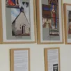 photo  une partie des tableaux avec photo et description de chaque clocher dans la chapelle de l’église saint-etienne. 