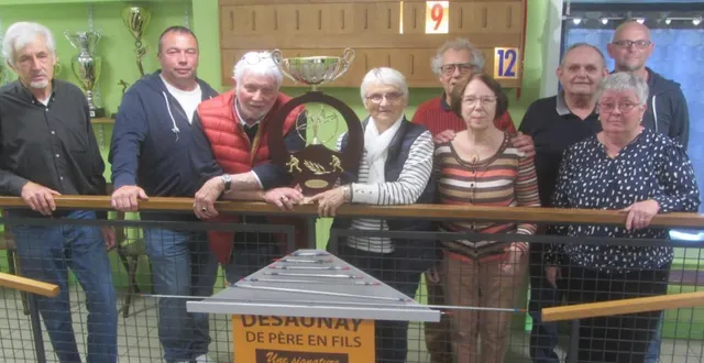 photo  yves tricot et marie-claude morille (au centre) ont remporté le challenge un homme-une femme.  &copy;  ouest-france 