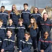photo les douze cadets de la sécurité civile entourés de la principale du collège jean-cocteau et d’emmanuel rondeau professeur de français et pompier volontaire et du commandant deschamps.