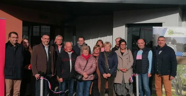 photo  le bâtiment, qui accueille le club de tennis, a été entièrement rénové. samedi, les élus ont inauguré la fin des travaux.  &copy;  ouest-france 