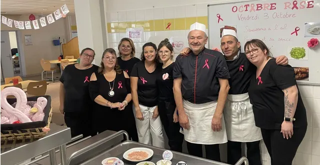 photo  l’équipe de cuisine au complet pour le menu rose.  &copy;  co 