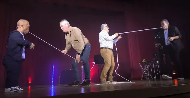 photo  samedi soir, à la salle beaulieu, le club des cyclos candéens avait mis les petits plats dans les grands pour la 22e édition de leur soirée cabaret.  &copy;  ouest-france 