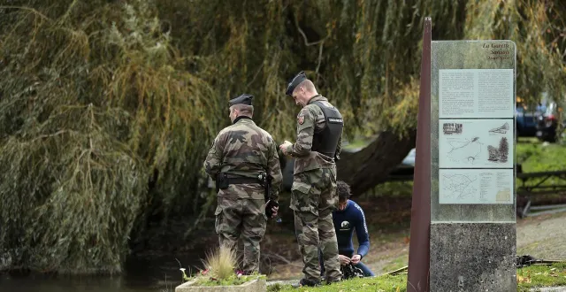 photo  deux-sèvres, le mardi 28 octobre 2025. de nombreux militaires ont participé aux recherches depuis l’annonce de la disparition des deux amis dans le marais poitevin.  &copy;  co - benoit felace 