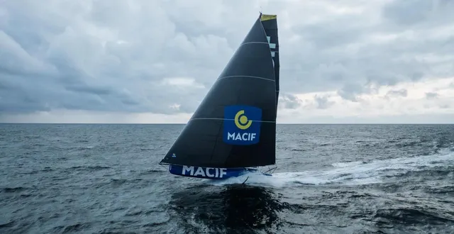 photo  l’imoca de la mutuelle niortaise macif santé prévoyance, avec lequel naviguent sam goodchild et loïs berrehar.  &copy;  guillaume gatefait – disobey – macif 