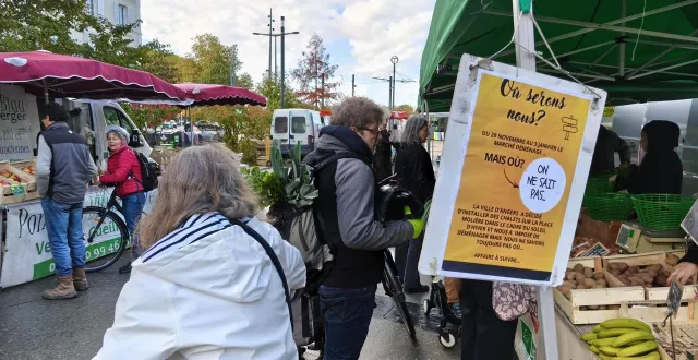 photo  les commerçants du marché bio d’angers, situé place molière, vont déménager dans la rue maillé.  &copy;  ouest-france 