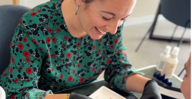 photo  émilie hardy propose ses services de prothésiste ongulaire dans la région angevine.  &copy;  émilie hardy 