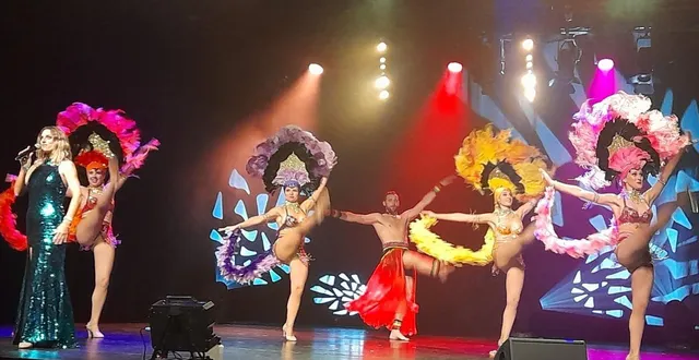 photo  de somptueuses chorégraphies, des voix merveilleuses, des tours de magies..., le magma show paris en a mis plein la vue.  &copy;  co 