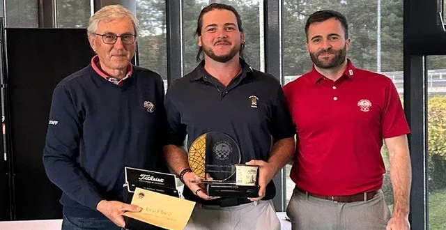 photo  ewan le tennier, au centre, a remporté le grand prix du golf des 24 heures.  &copy;  ouest-france. 