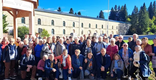 photo  la photo de famille avant de repartir vers une autre destination.  &copy;  le maine libre 