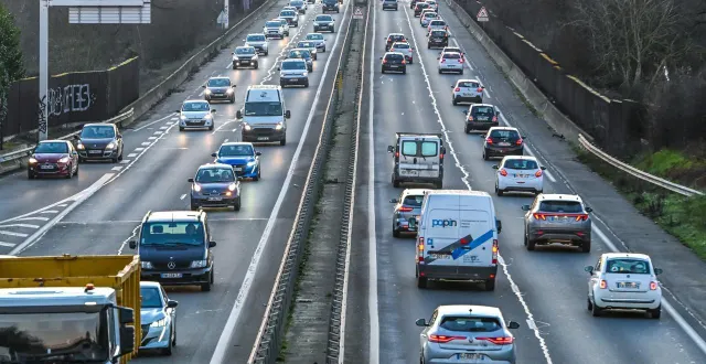 photo  la rocade étant une voie rapide, les voitures sans permis n’ont pas le droit d’y circuler.  &copy;  photo d’illustration - archives le maine libre - yvon loué 