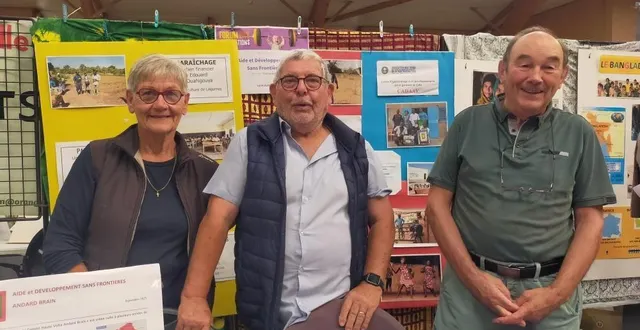 photo  christine et claude guillet, michel dabin, représentant l’association adsf, ont tenu un stand au forum des associations, en septembre 2025, à loire-authion.  &copy;  archives ouest-france 