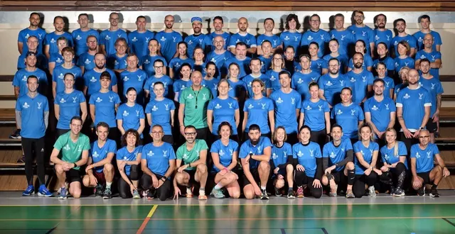 photo  les adhérents portent fièrement le nouveau maillot du club.  &copy;  run’in 