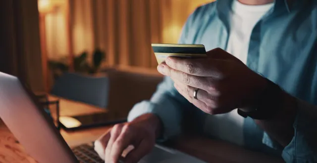 photo  la police nationale de la sarthe met en garde contre une recrudescence d’escroqueries dites du « faux coursier » (photo d’illustration).  &copy;  getty images/istockphoto 