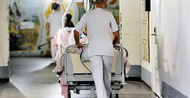 photo  des milliers de victimes d’avc en france se plaignent de ne pas être suffisamment accompagnés dans les soins, sur du long terme.  &copy;  illustration afp - philippe huguen 