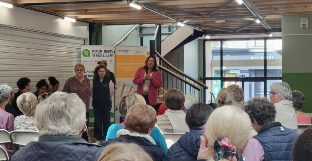 photo  après le succès du forum des associations solidaires, le marché couvert de mortagne-au-perche (orne) va accueillir le café papote chaque jeudi à 14 h.  &copy;  ouest-france 