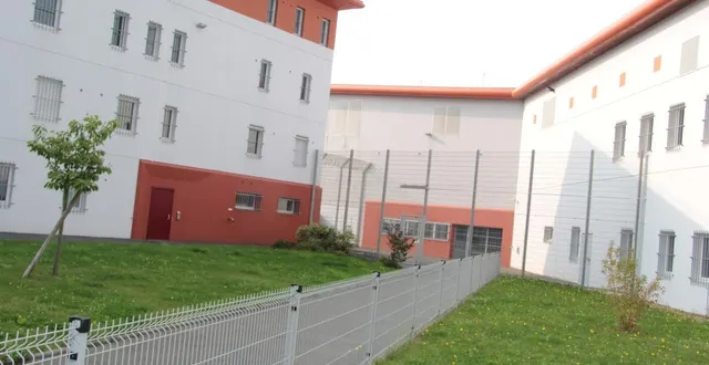 photo  pour des détériorations et des menaces de mort en gare de la ferté-bernard, dans la sarthe, deux hommes ont été placés en détention provisoire, en attendant d’être présentés en comparution immédiate au mans, vendredi 31 octobre 2025.  &copy;  ouest-france 