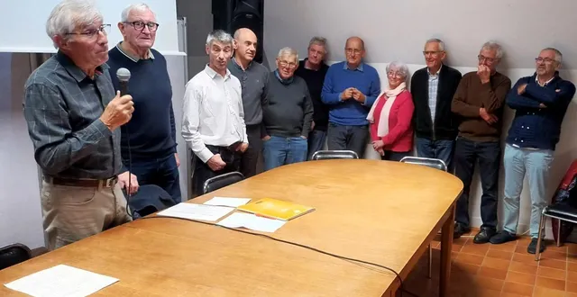 photo  les présidents jean-marc bourge pour la clef de voûte et michel coulon pour l’association pour la conservation du patrimoine de laigné-en-belin (acpl) ont approuvé avec leurs adhérents la création de l’association de protection du patrimoine du belinois.  &copy;  ouest-france. 