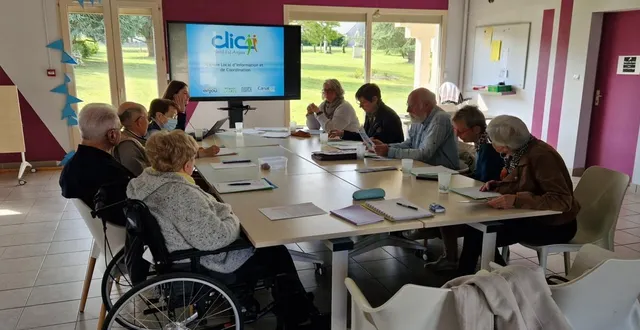 photo  les rencontres permettent de présenter différentes solutions d’habitat dans le territoire.  &copy;  habit’âge 