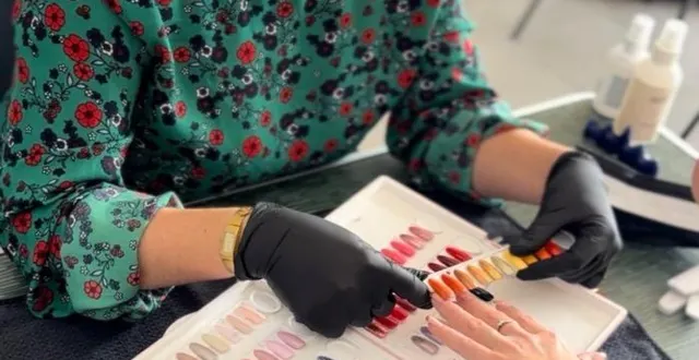 photo  prothésiste ongulaire, emilie hardy vient de créer radieuse.  &copy;  dr 