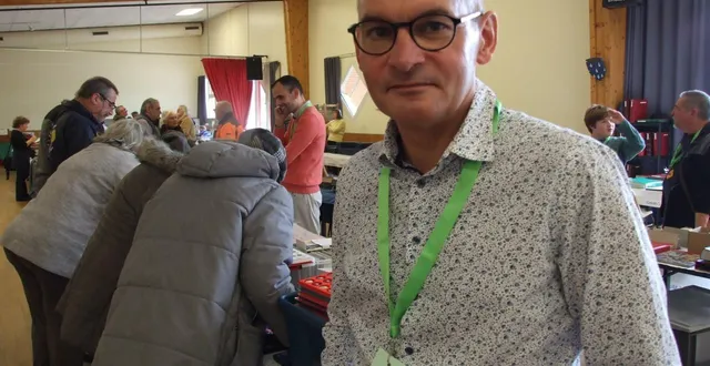 photo  le président de l’amicale des anciens et anciennes élèves et parents des écoles publiques, olivier hemonnet, est heureux du succès de la foire.  &copy;  ouest-france 