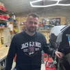 photo  nicolas wallard, 32 ans, ouvre son garage à moto à clermont-créans fin octobre 2025. 