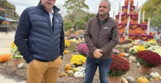 photo  angers, terra botanica, le 29 octobre 2025. le 6 novembre, pierre watrelot passera la main à damien touboulic à la direction générale du parc. tous deux rendent hommage aux équipes qui les accompagnent, « des équipes engagées, compétentes, exceptionnelles ».  &copy;  co 