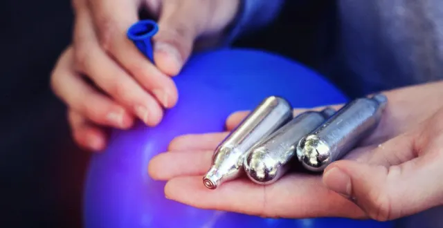 photo  depuis plusieurs années, le protoxyde d’azote est détourné pour ses effets euphorisants.  &copy;  photononstop via afp 