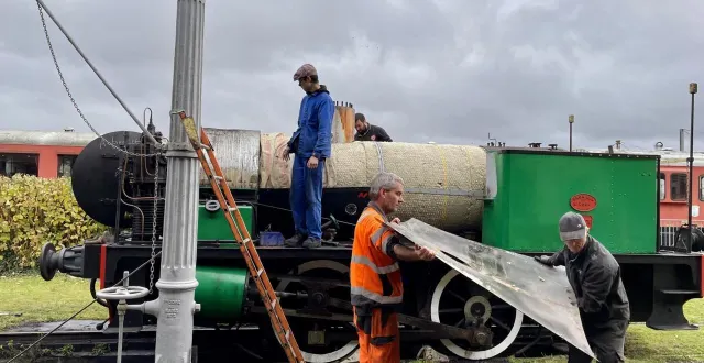 photo  la locomotive à vapeur alice se dévoile pour pouvoir être contrôlée.  &copy;  le maine libre 