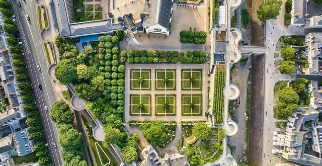 photo  les fossés du château d’angers, et les jardins qui les entourent, seront à découvrir gratuitement samedi 1er novembre. et l’accès au château sera quant à lui gratuit, dimanche 2 novembre.  &copy;  alexandre lamoureux / destination angers 