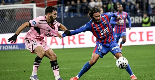 photo  lorenzo rajot, milieu de terrain du sm caen.  &copy;  martin roche, ouest-france 